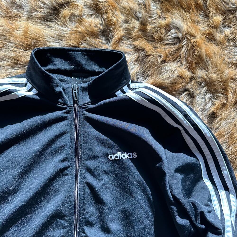 Simple Adidas Jacket - Picture 2 of 4